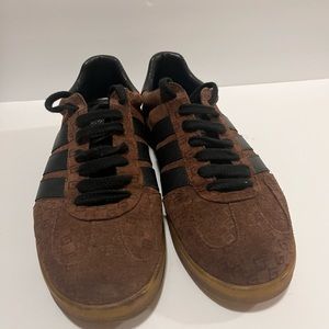 Sneakers size 10.5 brown color